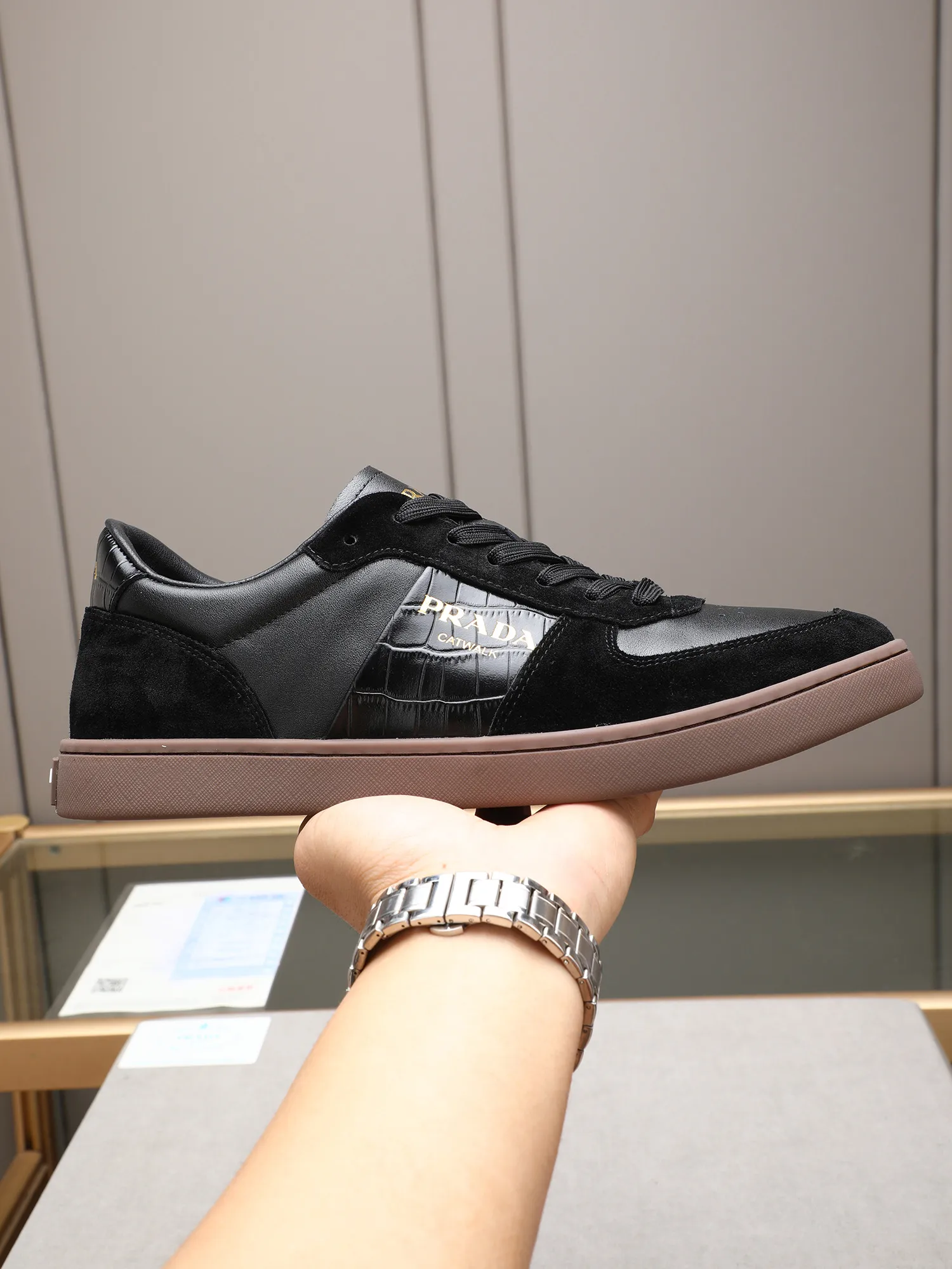 Men's shoes💰420💰 Brand: PRADA (Prada) Standard code: Men's code 38–44 (45 can be customized) Material: Original cowhide, breathable sheep lining Special outsole Style category: Men's fashionable casual sneakers Low-key luxury! Color: actual picture color